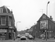 51803 Gezicht in de Tiendstraat te Utrecht met links het hoekpand Amsterdamsestraatweg nr.117 en rechts nr.115